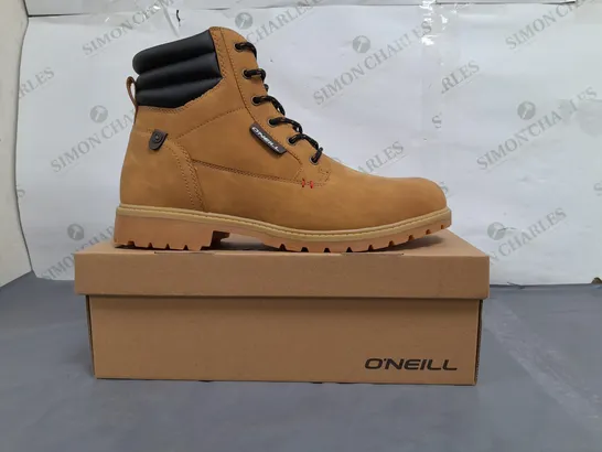 BOXED PAIR OF O'NEILL EL CAPITAN BOOTS IN TAN UK SIZE 9