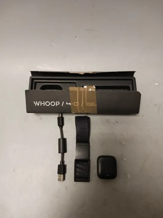 BOXED WHOOP /4.0 BLACK STRAPM SMART WATCH 