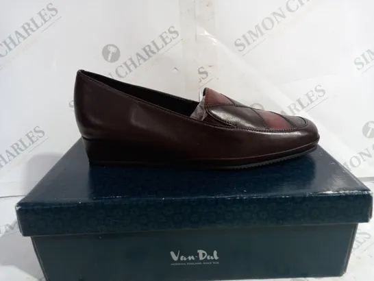 BOXED VAN DAL NOEL SHOE - SIZE 5