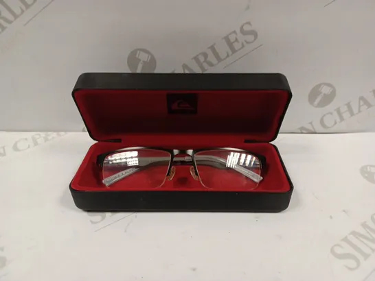 QUICKSILVER GLASSES WITH CASE 