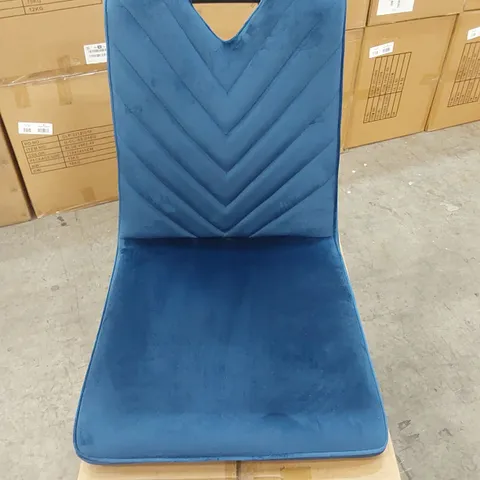 BOX CONTAINING SET OF 2 BLUE VELVET DINING CHAIR