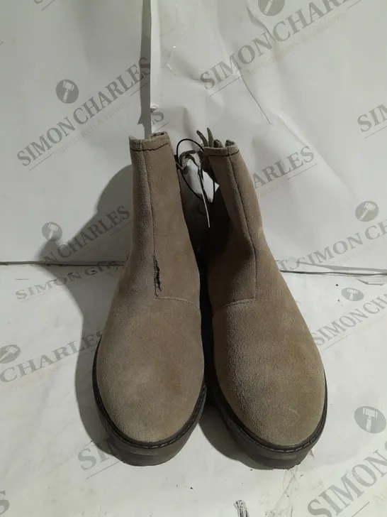 PAIR OF COLLECTION BY CLARKS AIRABELL MOVE SUEDE BOOTS IN PEBBLE COLOUR SIZE 6