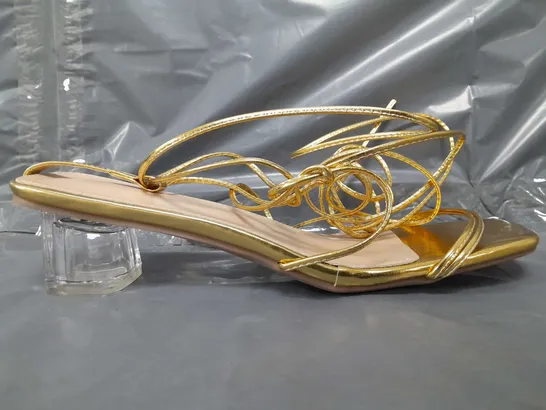 BOXED PAIR OF DESIGNER OPEN TOE LOW BLOCK HEEL STRAPPY SANDALS IN METALLIC GOLD EU SIZE 42