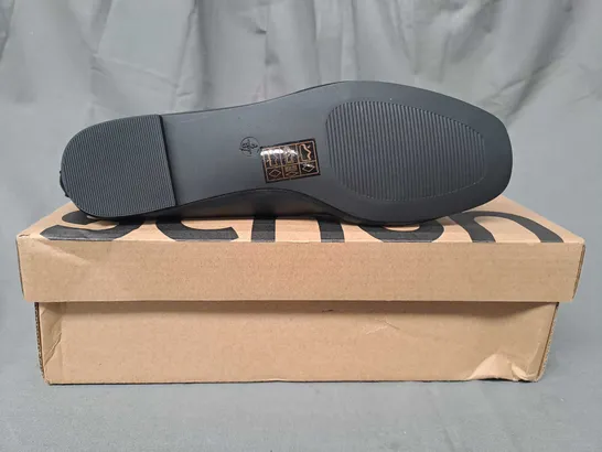 BOXED PAIR OF SCHUH SLIP-ON FLAT SHOES IN BLACK SIZE 4