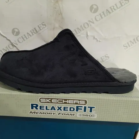 BOXED PAIR OF SKECHERS MEN'S RENTEN PALCO SLIPPER NAVY UK 8