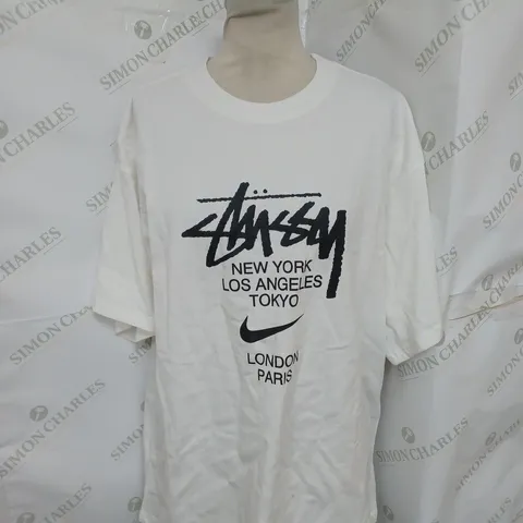 NIKE PRINTED TEE IN OFF WHITE SIZE M