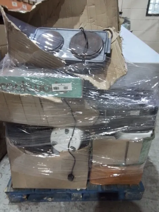 PALLET OF ASSORTED HOUSEHOLD ITEMS TO INCLUDE COOKWORKS HOTPLATE, GOOD HOME CEILING LIGHT AND DELONGHI MICROWAVE