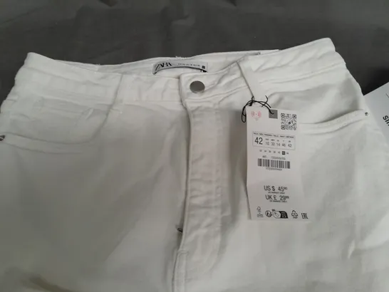 ZARA WHITE JEANS - UK 14