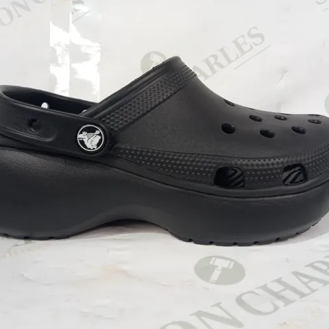 PAIR OF CROCS CLASSIC PLATFORM CLOGS IN BLACK UK SIZE 5