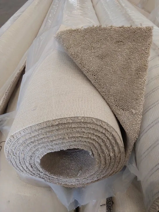 ROLL OF QUALITY EC HEARTLAND KEMPSEY CARPET // SIZE: APPROX 4 X 4.16m