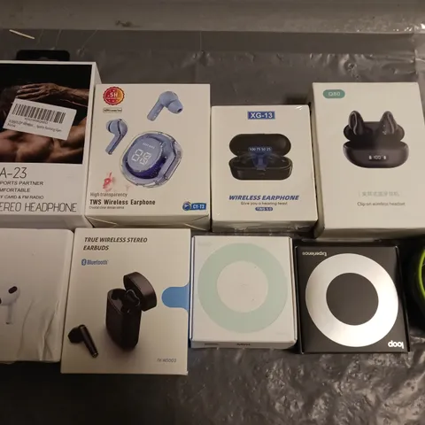 LOT OF APPROXIMATELY 15 ASSORTED AUDIO TECH ITEM TO INCLUDE ASSORTED HEADPHONES AND EARPHONES