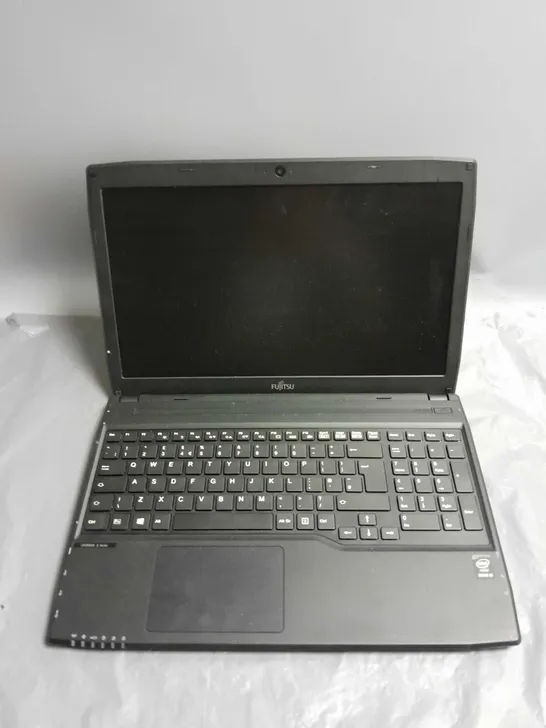 FUJITSU LIFEBOOK A514 IN BLACK 