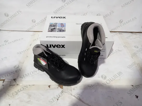 BOXED PAIR BRAND NEW UVEX BLACK SAFETY BOOTS SIZE 35