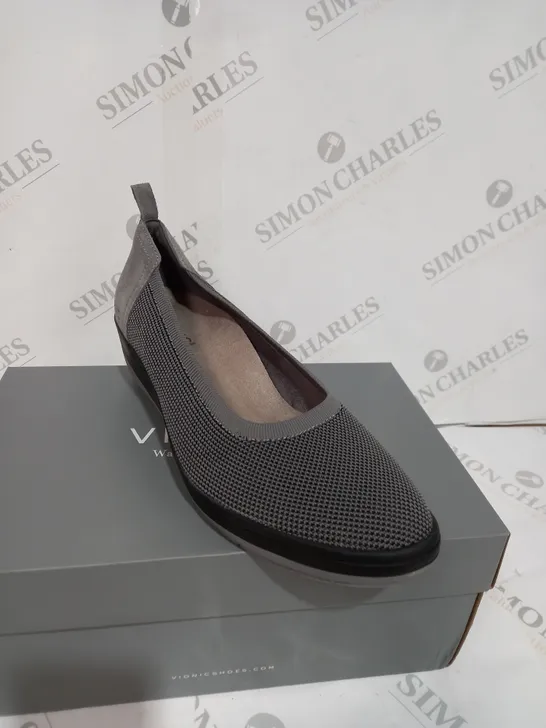 BOXED VIONIC JACEY SLIP-ON SHOES IN GREY SIZE 7