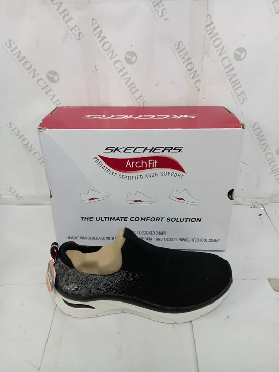 BOXED PAIR OF SKETCHERS ARCH FIT DELUXE KEY JOURNEY UK 9.5 