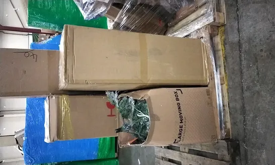 PALLET OF ASSORTED ITEMS TO INCLUDE CHRISTMAS TREES, DECORATIONS AND GAS HEATER