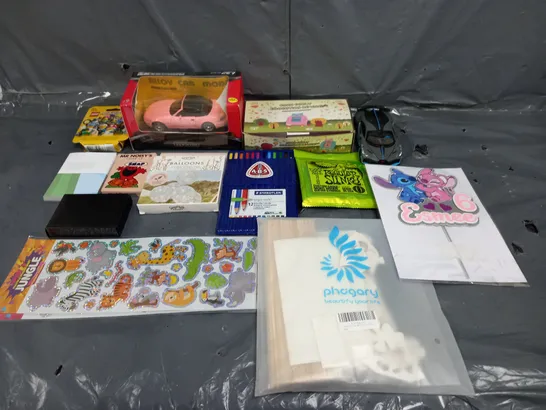 BOX OF ASSORTED TOYS AND GAMES TO INCLUDE STICKERS, PENCILS AND BALLOONS 