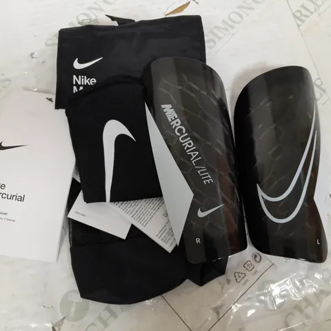 NIKE MERCURIAL LITE FOOTBALL GUARDS - M