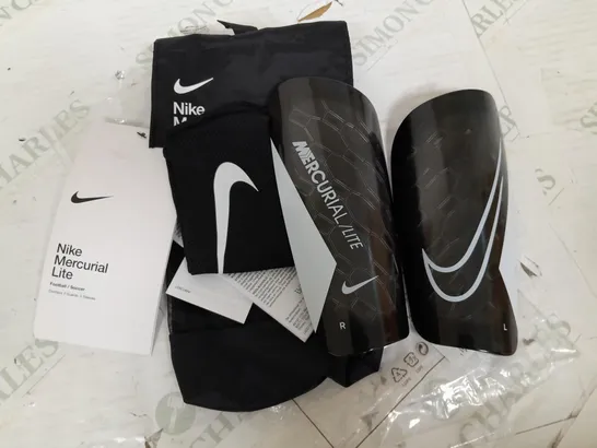 NIKE MERCURIAL LITE FOOTBALL GUARDS - M