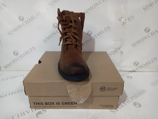 BOXED PAIR OF CLARKS ORINOCO 2 SPICE ANKLE BOOTS IN BROWN UK SIZE 5