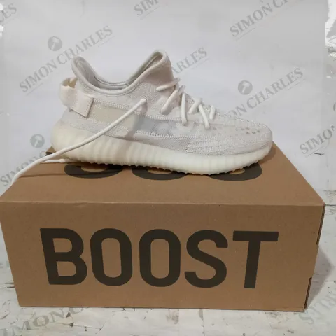 BOXED PAIR OF ADIDAS YEEZY BOOST 350 V2 SHOES IN CREAM UK SIZE 6.5