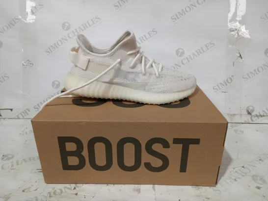 BOXED PAIR OF ADIDAS YEEZY BOOST 350 V2 SHOES IN CREAM UK SIZE 6.5