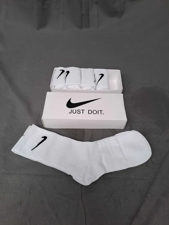 NIKE 5PACK CREW NECK SOCKS IN WHITE ONE SIZE 