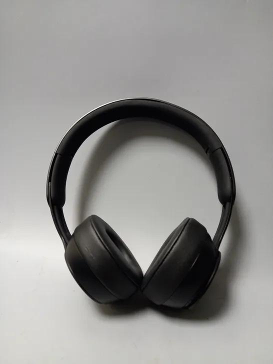 APPLE BEATS SOLO PRO HEADPHONES 