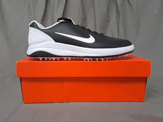 BOXED PAIR OF NIKE INFINITY GOLF SHOES IN BLACK/WHITE UK SIZE 10