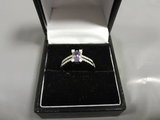 18CT WHITE GOLD RING SET WITH AN AMETHYST AND NATURAL DIAMONDS TO THE SPLIT SHANK