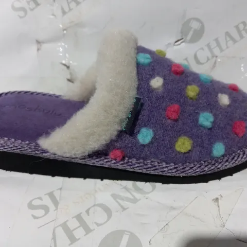 BOXED PAIR OF MOSHULU MULTICOLOURED SLIP ON SLIPPERS UK SIZE 3