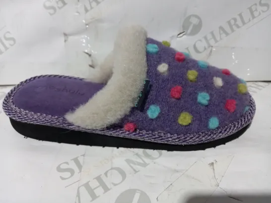 BOXED PAIR OF MOSHULU MULTICOLOURED SLIP ON SLIPPERS UK SIZE 3