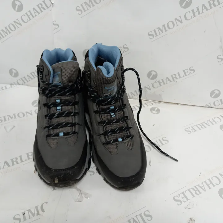 BLACK/GREY/BLUE HIKING BOOTS SIZE 6 4608106-Simon Charles Auctioneers