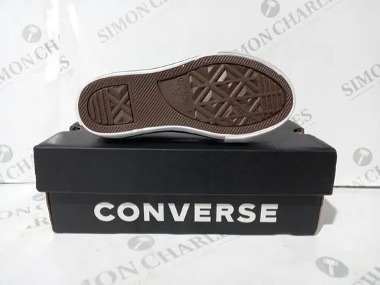 BOXED PAIR OF CONVERSE KIDS SHOES IN BLACK UK SIZE 10