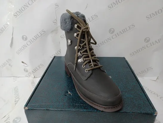 EMU OKAB WATERPROOF BOOTS, DARK GREY - SIZE 5