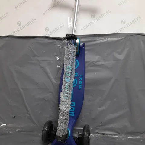 MAXI MICRO BLUE SCOOTER