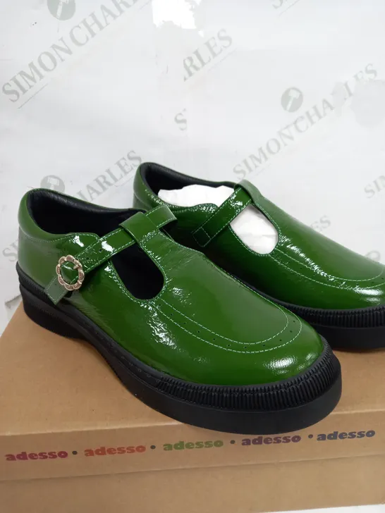 BOXED PAIR OF ADESSO GREEN LEATHER SHOES SIZE 7