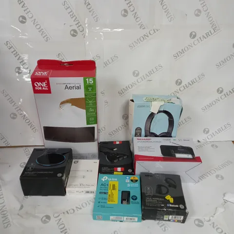 BOX OF ASSORTED ELECTRICAL ITEMS TO INCLUDE AERIALS, WIRELESS CHARGING PADS AND EARBUDS