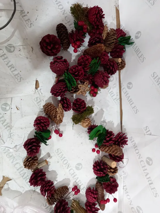 BOXED 120CM RED BERRY AND GOLD GARLAND 