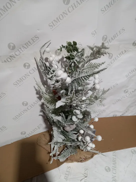 MISTLETOE AND FERN LIT TABLETOP TREE RRP £27.99