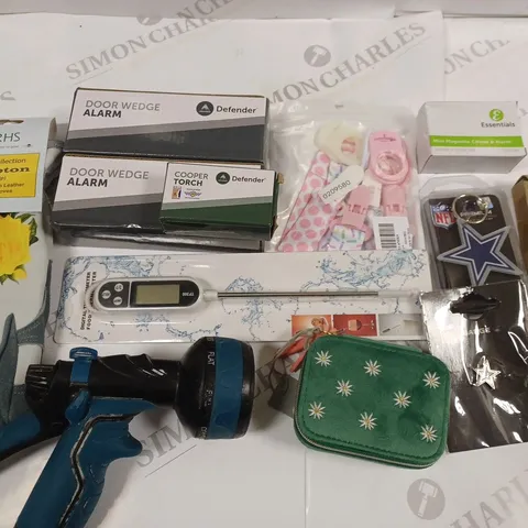 LOT OF ASSORTED HOUSEHOLD ITEMS TO INCLUDE DOOR WEDGE ALARM, GARDEN GLOVES AND FOOD THERMOMETER