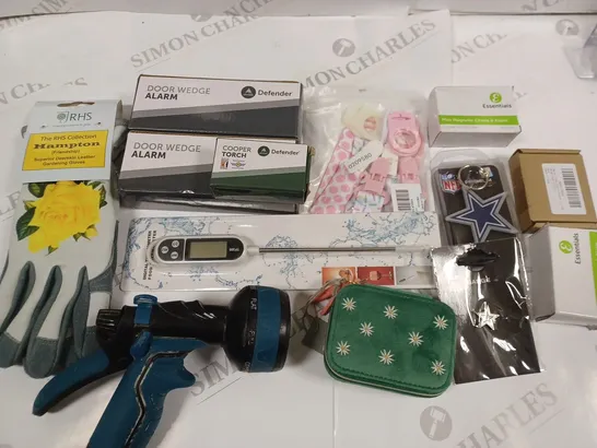 LOT OF ASSORTED HOUSEHOLD ITEMS TO INCLUDE DOOR WEDGE ALARM, GARDEN GLOVES AND FOOD THERMOMETER