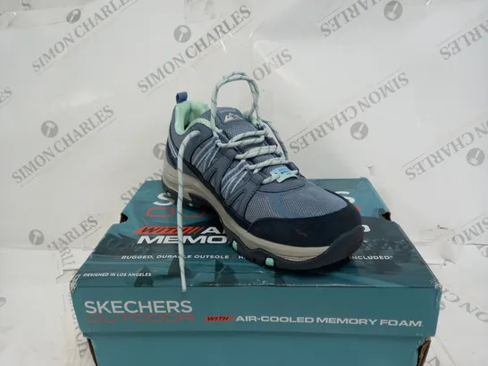 BOXED SKECHERS TREGO LOOKOUT POINT WATERPROOF HIKER SHOES, SLATE - SIZE 4