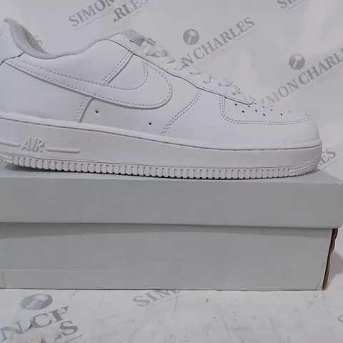 BOXED PAIR OF NIKE AIR FORCE 1 '07 SHOES IN WHITE UK SIZE 10