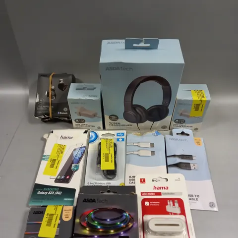 APPROXIMATELY 35 ASSORTED ELECTRICAL PRODUCTS TO INCLUDE KEYBOARD, LED LIGHT STRIP, HEADPHONES ETC 