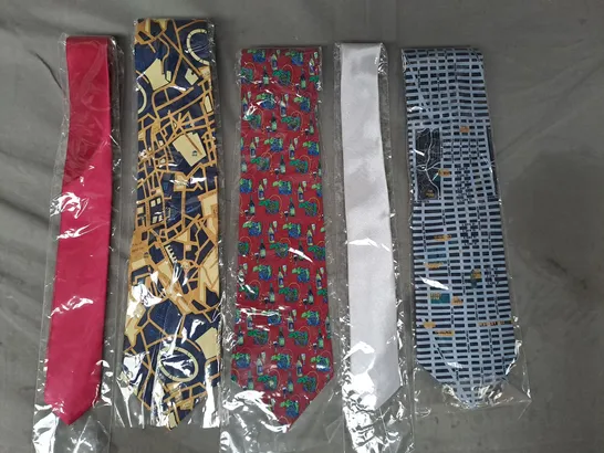 BOX OF APPROXIMATELY 30 ASSORTED TIES IN VARIOUS STYLES AND COLOURS - COLLECTION ONLY