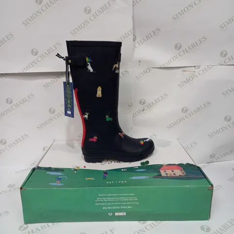 JOULES WELLY PRINT NAVRNBWDOG IN NAVY - UK 5 