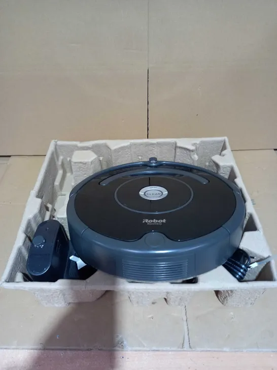 I-ROBOT ROOMBA VACUUMING ROBOT