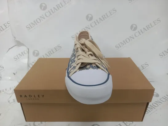 BOXED PAIR OF RADLEY LONDON CANVAS TRAINERS IN CREAM/NAVY UK SIZE 6