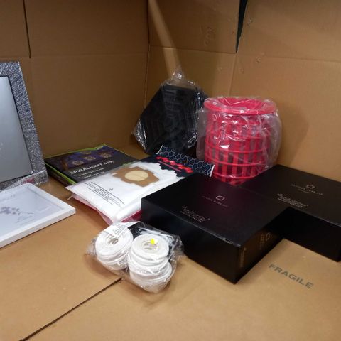 LARGE BOX OF APPROXIMATELY 20 ASSORTED HOUSEHOLD ITEMS TO INCLUDE: SOFOLOGY CARE KITS, PICTURE FRAMES, FAIRY LIGHTS